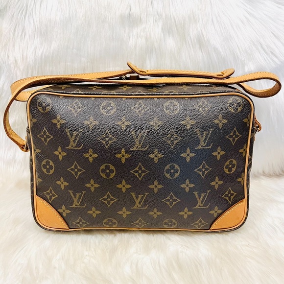 Authentic Louis Vuitton Monogram Trocadero 30 Shoulder Bag - Picture 3 of 15
